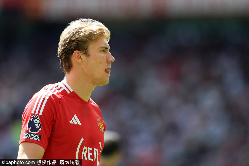 回意甲?曝米兰想租借霍伊伦 曼联要求承担球员全部工资